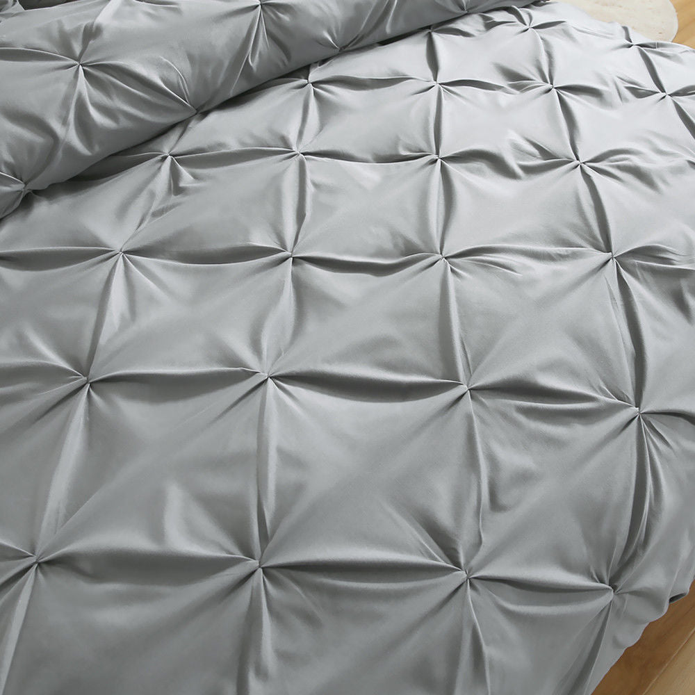 DreamZ Diamond Pintuck Duvet Cover Pillow Case Set in Super King Size in Grey