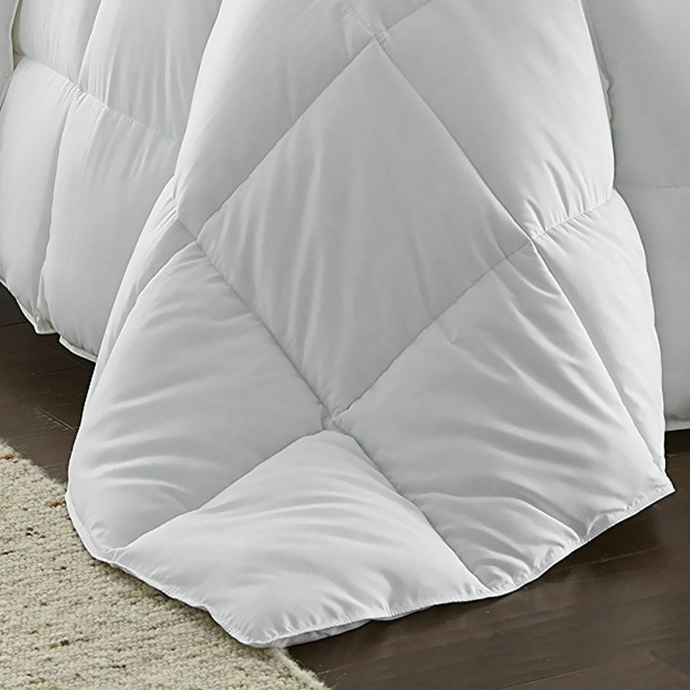 DreamZ All Season Microfiber Down Alternative Comforter Quilt in Queen Size