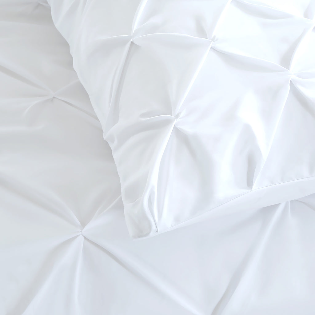 DreamZ Diamond Pintuck Duvet Cover Pillow Case Set in UK Size in White