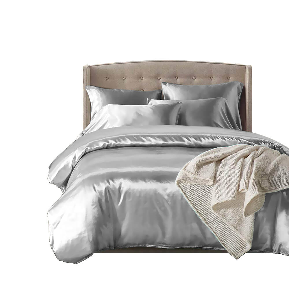 DreamZ Silk Satin Quilt Duvet Cover Set in King Size in Silver Colour